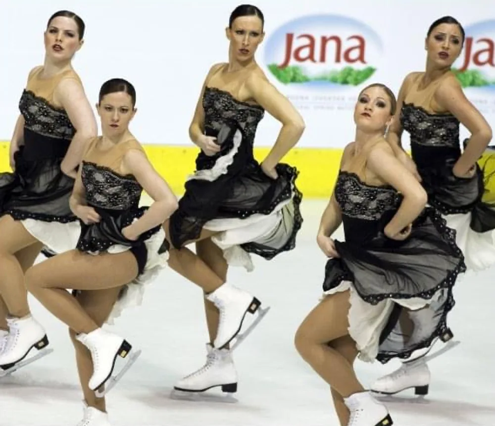 Georgia Sapounas (center) skating with her synchronized skating team